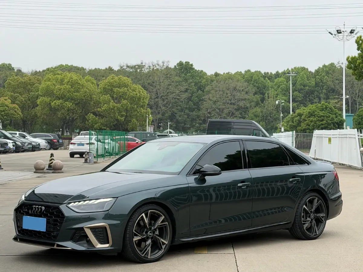 2024 Audi A4L 2.0T 190HP L4 7DCT,autocango,china used car exporter,china ev exporter,chinese used car exporter,chinese used ev exporter