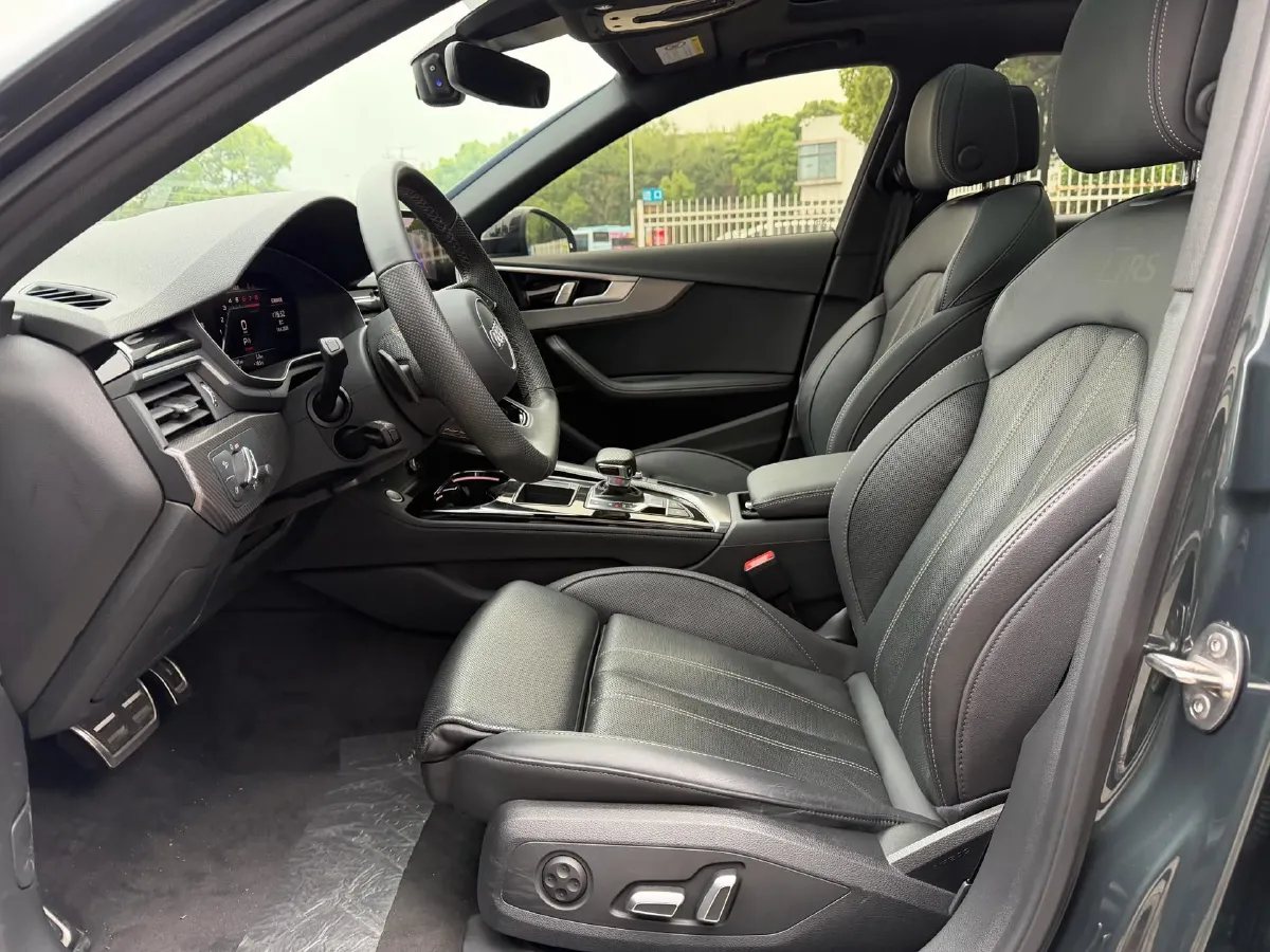 2024 Audi A4L 2.0T 190HP L4 7DCT,autocango,china used car exporter,china ev exporter,chinese used car exporter,chinese used ev exporter