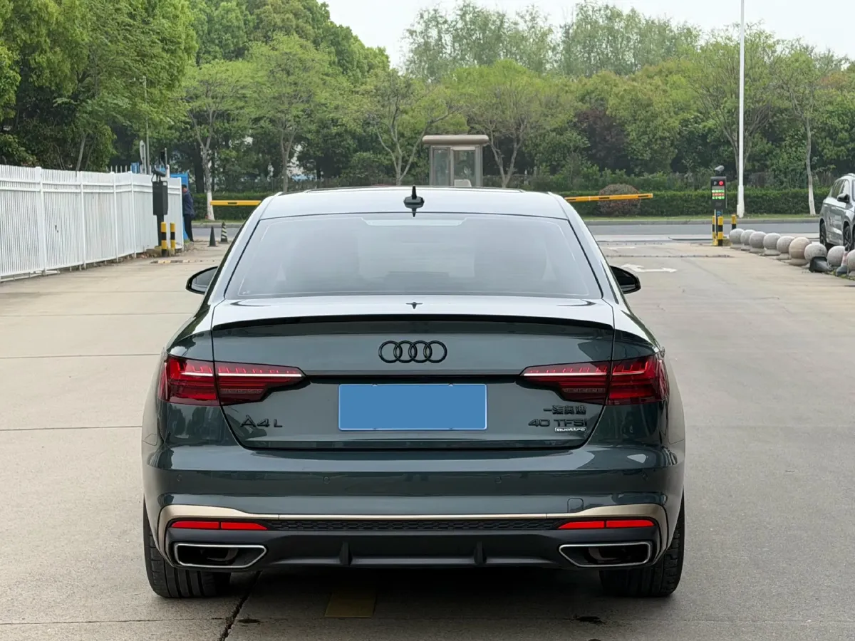 2024 Audi A4L 2.0T 190HP L4 7DCT,autocango,china used car exporter,china ev exporter,chinese used car exporter,chinese used ev exporter