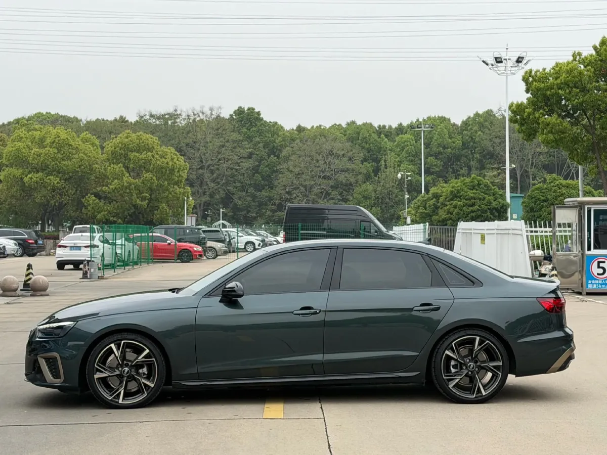 2024 Audi A4L 2.0T 190HP L4 7DCT,autocango,china used car exporter,china ev exporter,chinese used car exporter,chinese used ev exporter