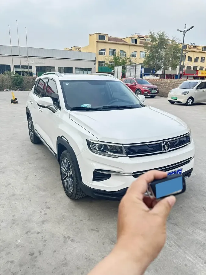 2019 ChangAn CS35 Plus 1.6L 128HP L4 5MT,autocango,china used car exporter,china ev exporter,chinese used car exporter,chinese used ev exporter