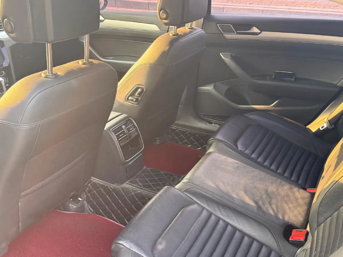 2017 Volkswagen Magotan 1.8T 180HP L4 7DCT,autocango,china used car exporter,china ev exporter,chinese used car exporter,chinese used ev exporter