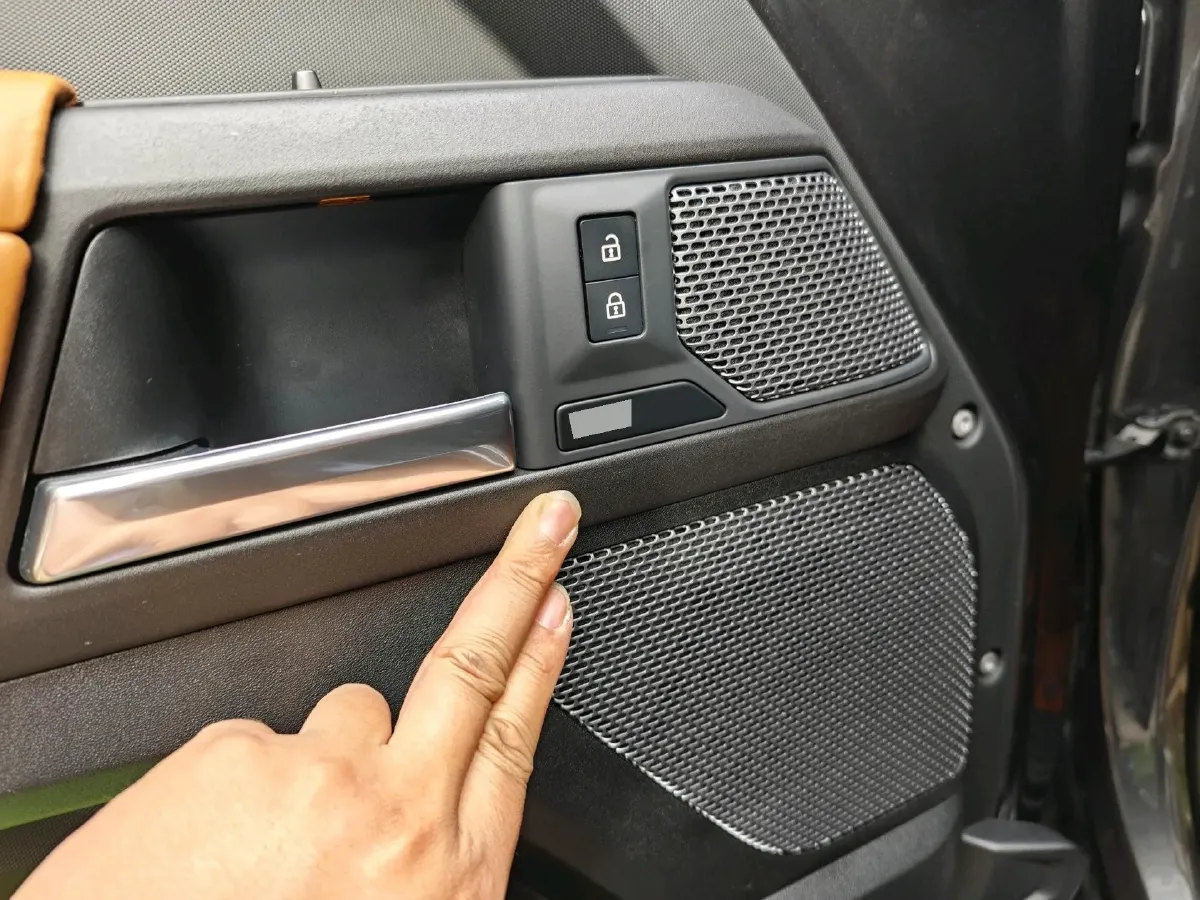 2023 Land Rover Defender 3.0T 400HP L6 8AT,autocango,china used car exporter,china ev exporter,chinese used car exporter,chinese used ev exporter