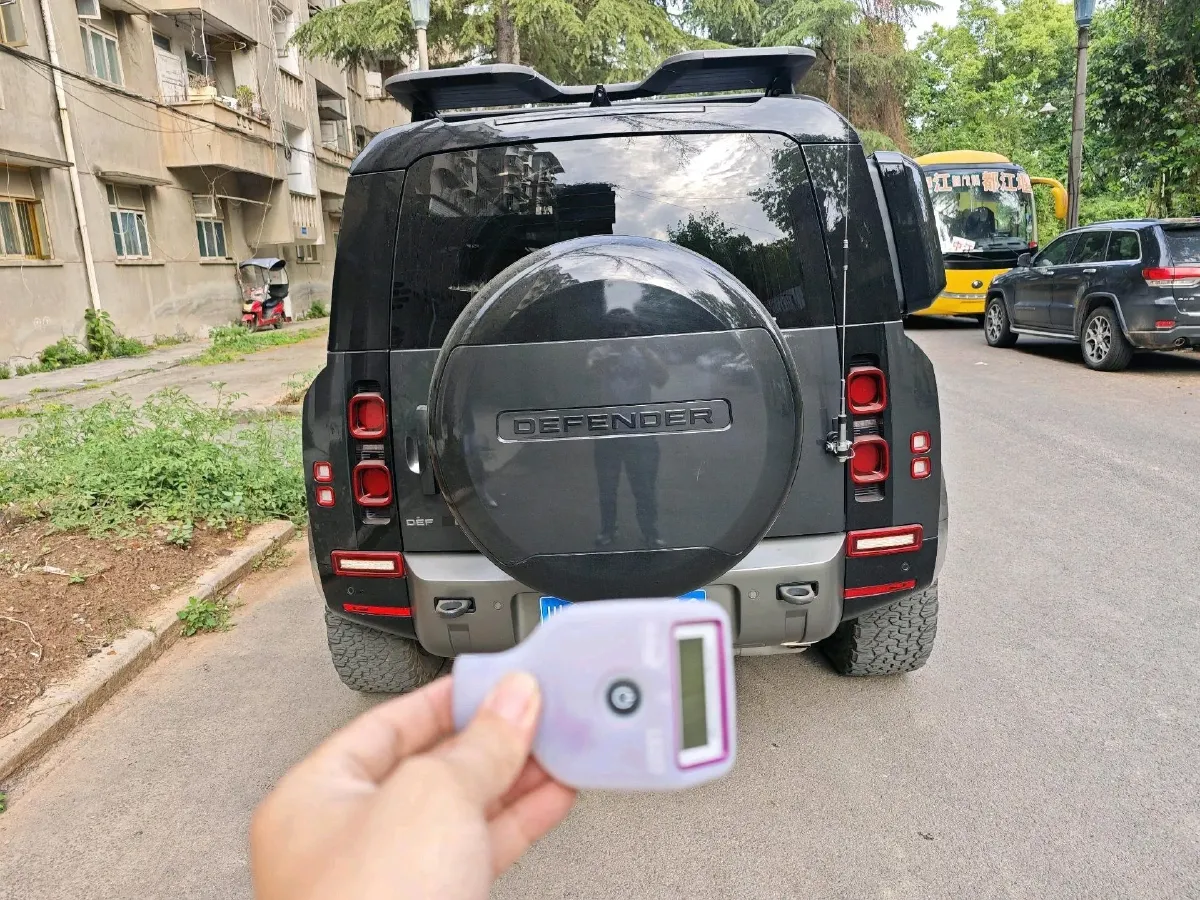 2023 Land Rover Defender 3.0T 400HP L6 8AT,autocango,china used car exporter,china ev exporter,chinese used car exporter,chinese used ev exporter