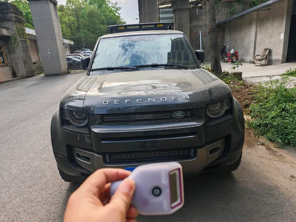 2023 Land Rover Defender 3.0T 400HP L6 8AT,autocango,china used car exporter,china ev exporter,chinese used car exporter,chinese used ev exporter