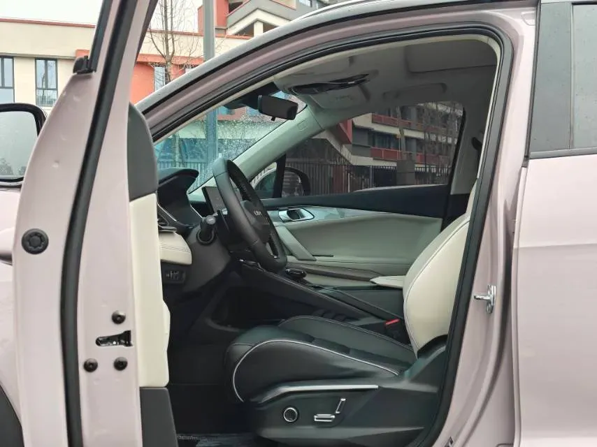 2023 LYNK&CO 03 1.5T 181HP L4 7DCT,autocango,china used car exporter,china ev exporter,chinese used car exporter,chinese used ev exporter