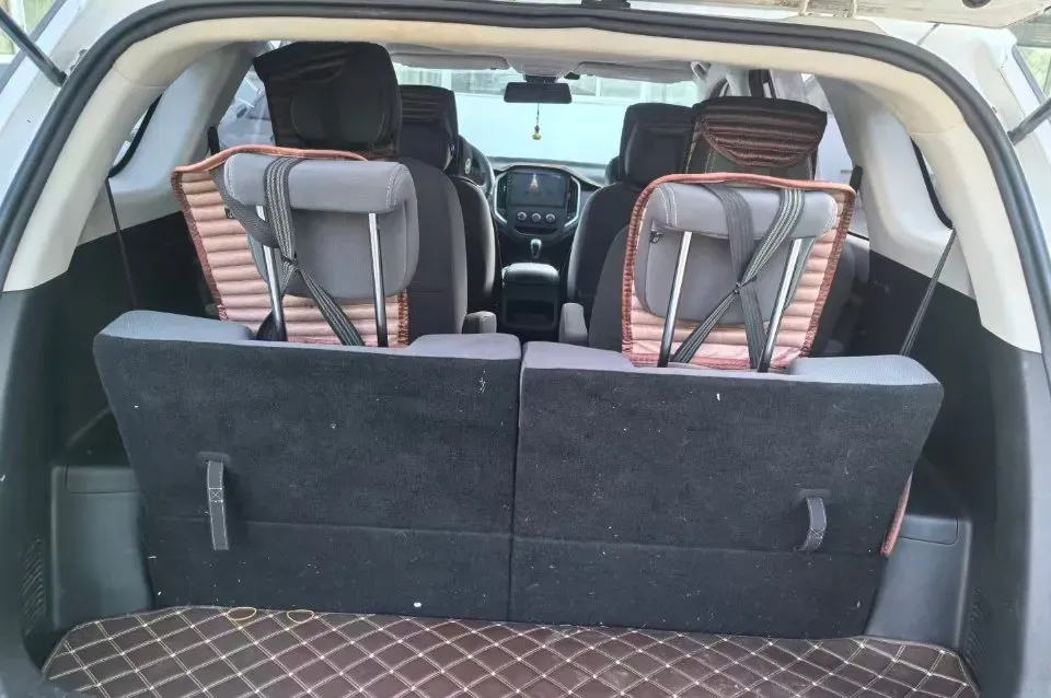 2020 BaoJun 530 1.5T 147HP L4 6MT,autocango,china used car exporter,china ev exporter,chinese used car exporter,chinese used ev exporter