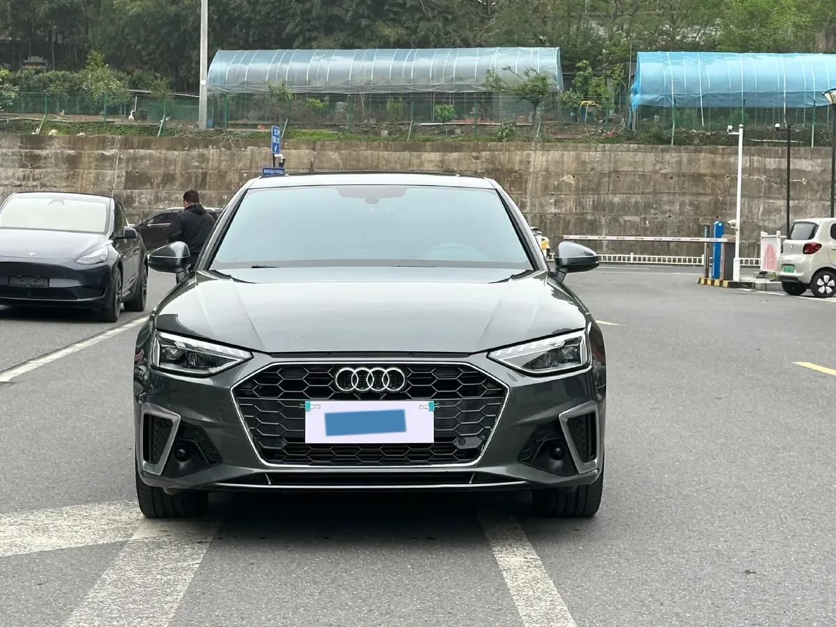 2021 Audi A4L 2.0T 190HP L4 7DCT,autocango,china used car exporter,china ev exporter,chinese used car exporter,chinese used ev exporter