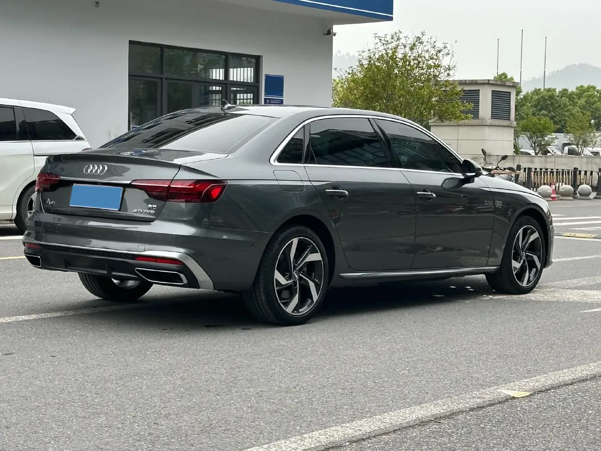 2021 Audi A4L 2.0T 190HP L4 7DCT,autocango,china used car exporter,china ev exporter,chinese used car exporter,chinese used ev exporter