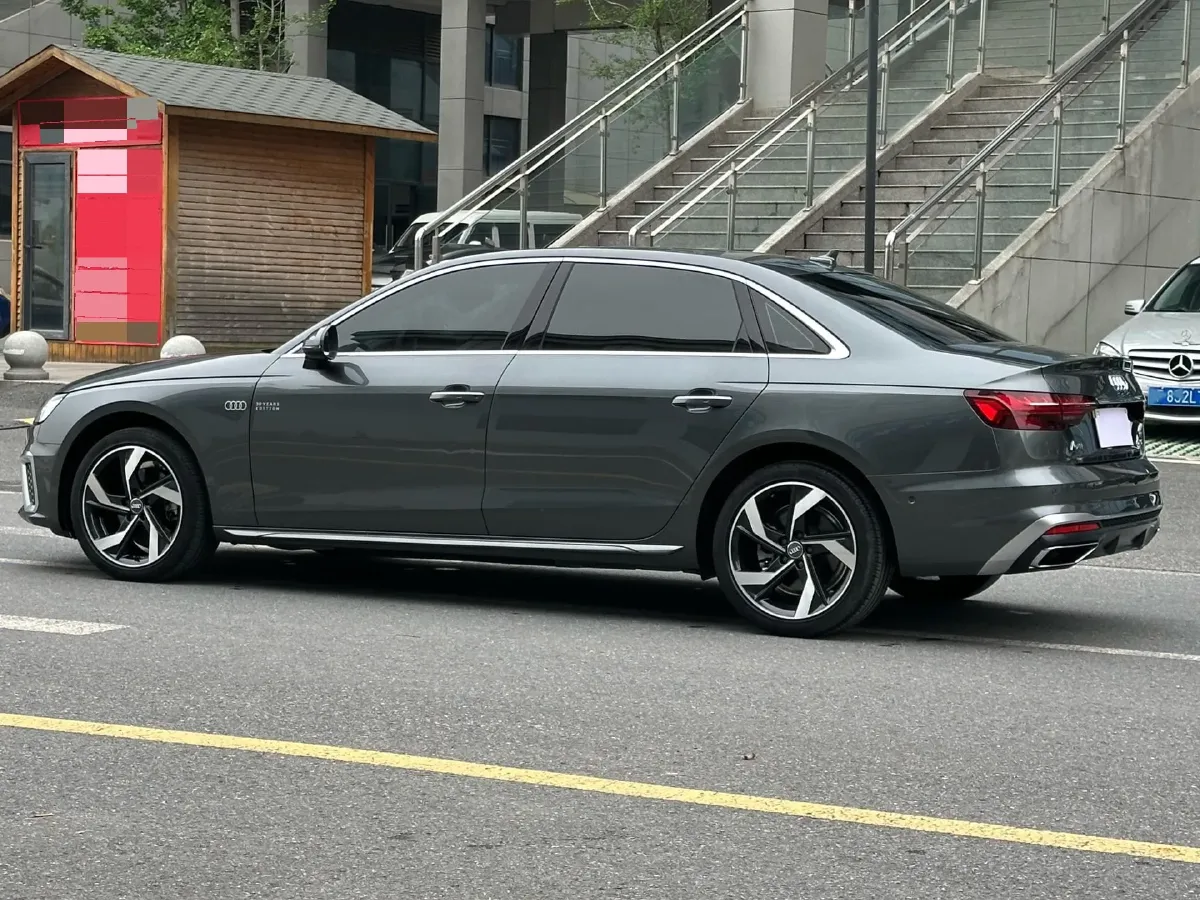 2021 Audi A4L 2.0T 190HP L4 7DCT,autocango,china used car exporter,china ev exporter,chinese used car exporter,chinese used ev exporter