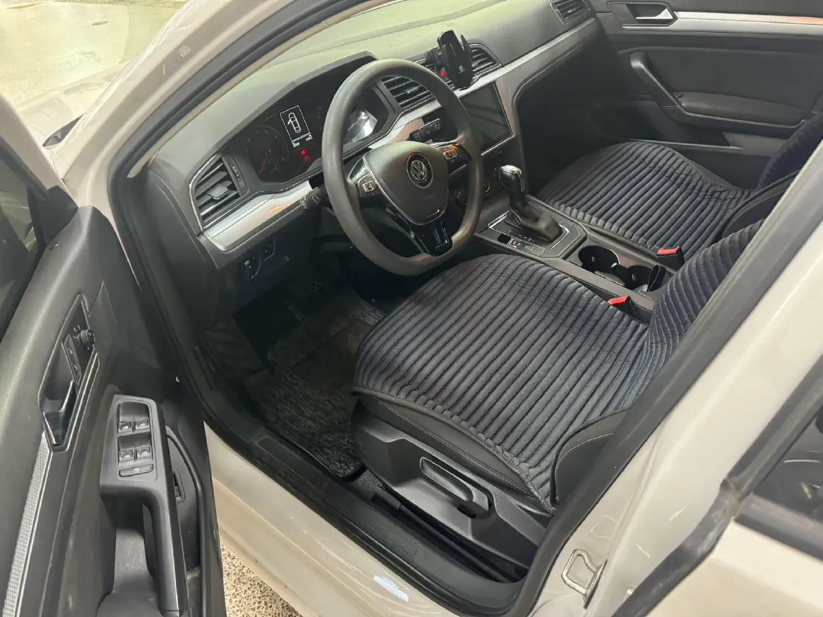 2019 Volkswagen T-Cross 1.4T 150HP L4 7DCT,autocango,china used car exporter,china ev exporter,chinese used car exporter,chinese used ev exporter