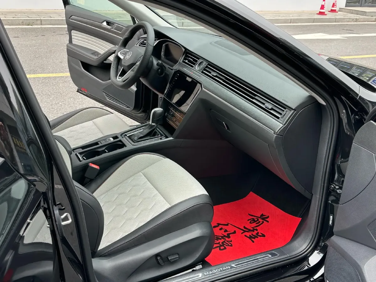 2026 Volkswagen Magotan 2.0T 220HP L4 7DCT,autocango,china used car exporter,china ev exporter,chinese used car exporter,chinese used ev exporter