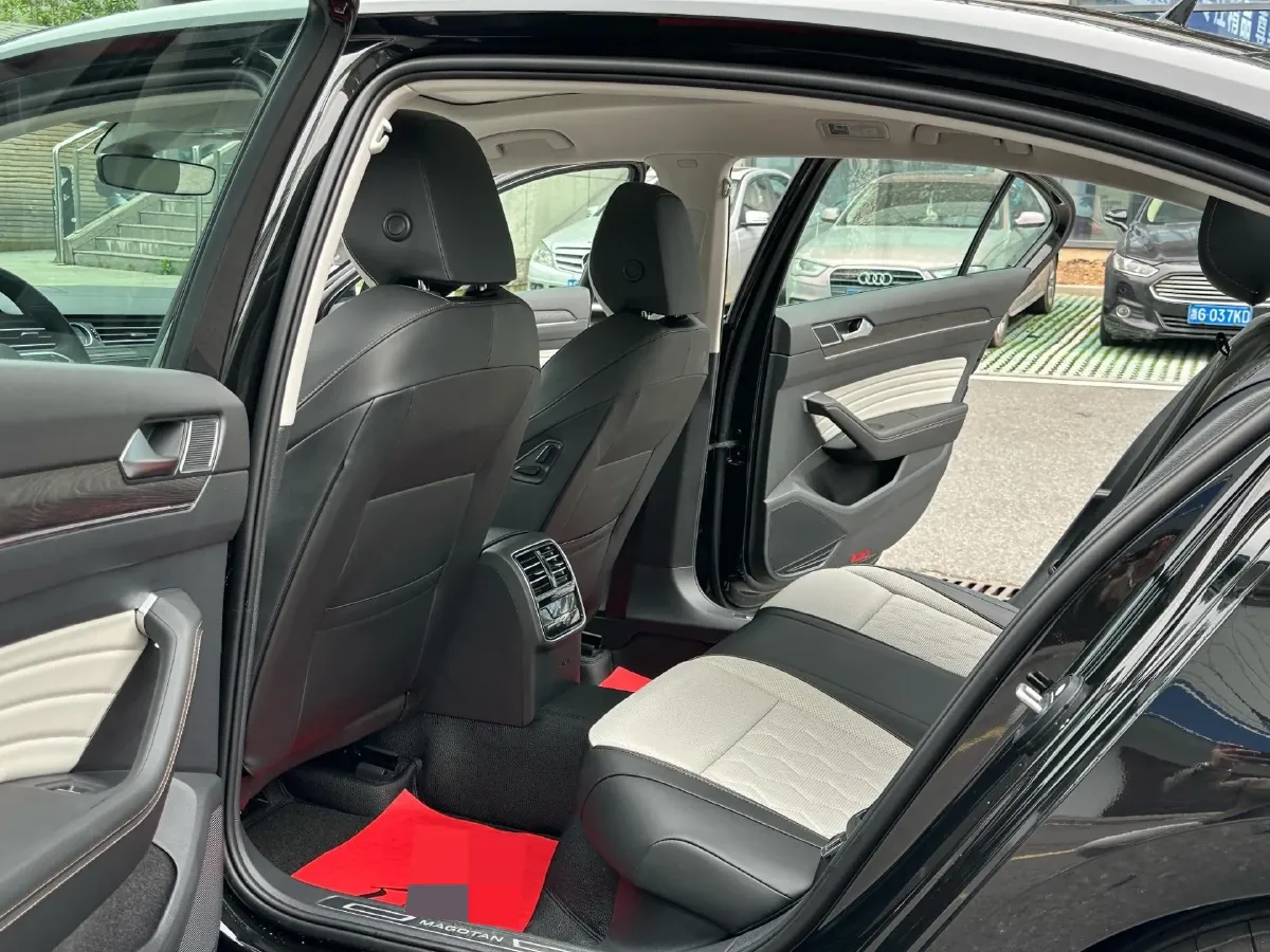 2026 Volkswagen Magotan 2.0T 220HP L4 7DCT,autocango,china used car exporter,china ev exporter,chinese used car exporter,chinese used ev exporter