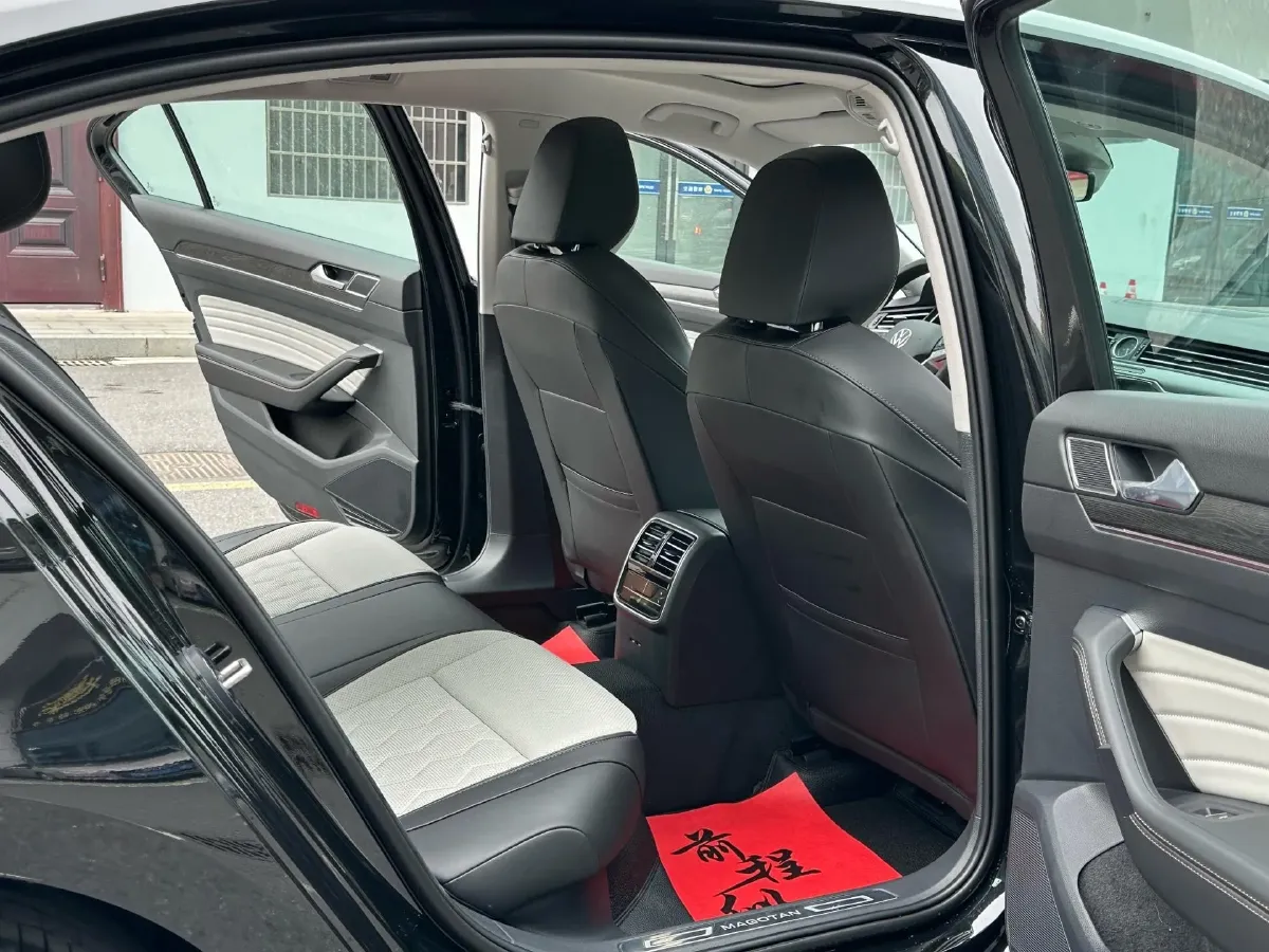 2026 Volkswagen Magotan 2.0T 220HP L4 7DCT,autocango,china used car exporter,china ev exporter,chinese used car exporter,chinese used ev exporter