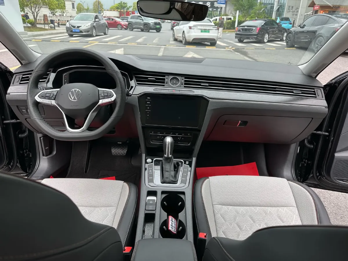 2026 Volkswagen Magotan 2.0T 220HP L4 7DCT,autocango,china used car exporter,china ev exporter,chinese used car exporter,chinese used ev exporter