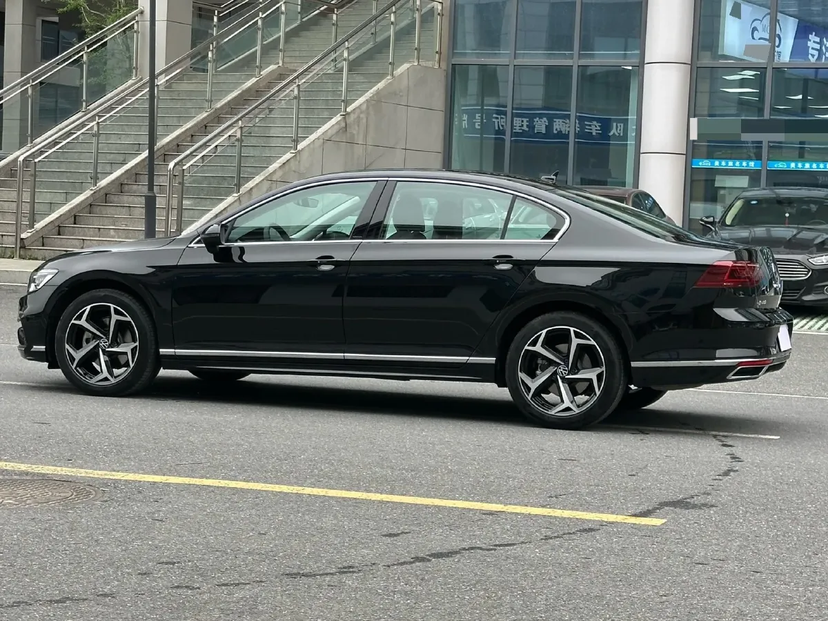 2026 Volkswagen Magotan 2.0T 220HP L4 7DCT,autocango,china used car exporter,china ev exporter,chinese used car exporter,chinese used ev exporter