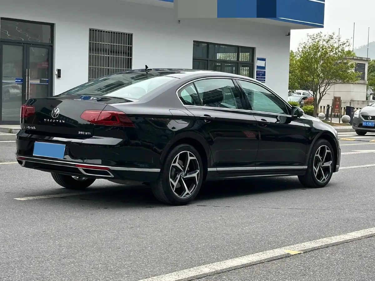 2026 Volkswagen Magotan 2.0T 220HP L4 7DCT,autocango,china used car exporter,china ev exporter,chinese used car exporter,chinese used ev exporter