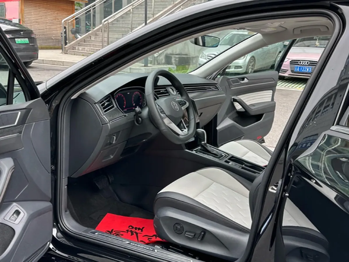 2026 Volkswagen Magotan 2.0T 220HP L4 7DCT,autocango,china used car exporter,china ev exporter,chinese used car exporter,chinese used ev exporter