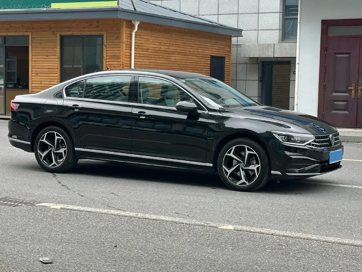 2026 Volkswagen Magotan 2.0T 220HP L4 7DCT,autocango,china used car exporter,china ev exporter,chinese used car exporter,chinese used ev exporter