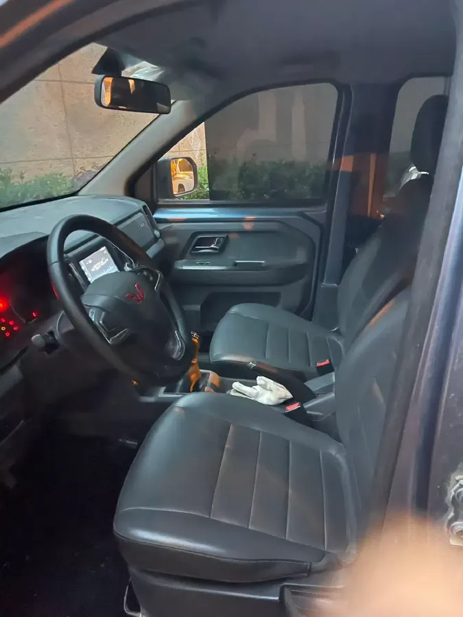 2021 WuLing ZhentTu 1.5L 99HP L4 5MT,autocango,china used car exporter,china ev exporter,chinese used car exporter,chinese used ev exporter