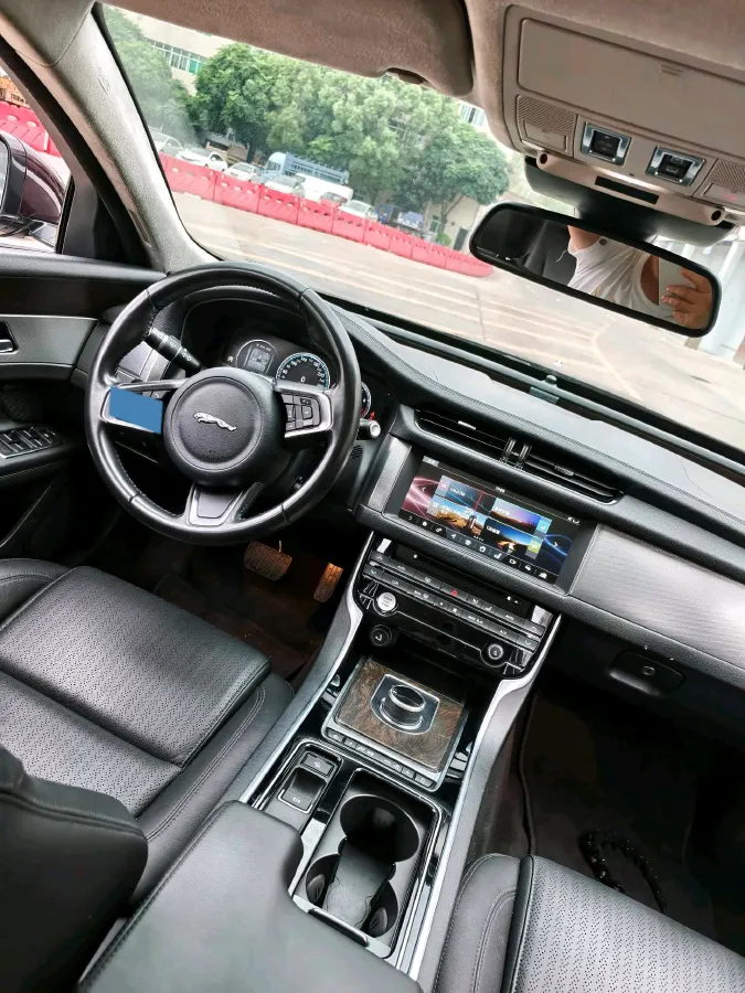 2018 Jaguar XFL 2.0T 200HP L4 8AT,autocango,china used car exporter,china ev exporter,chinese used car exporter,chinese used ev exporter