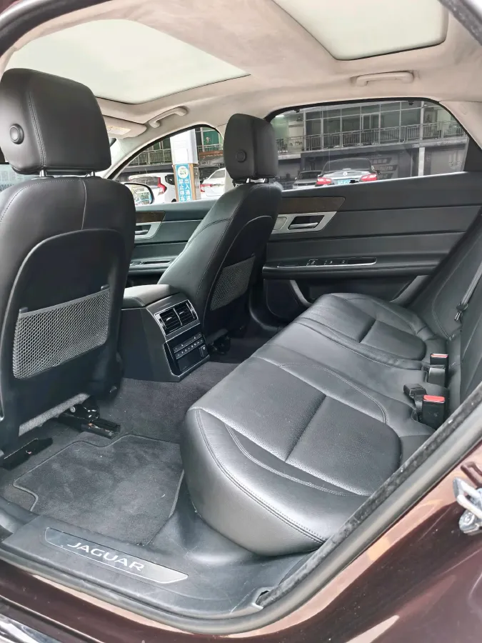 2018 Jaguar XFL 2.0T 200HP L4 8AT,autocango,china used car exporter,china ev exporter,chinese used car exporter,chinese used ev exporter
