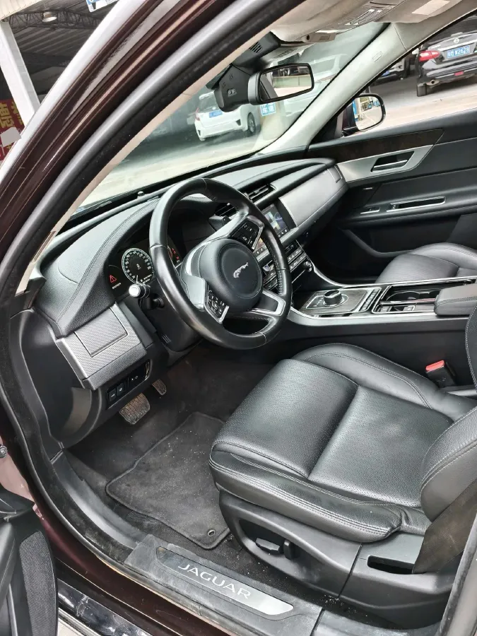 2018 Jaguar XFL 2.0T 200HP L4 8AT,autocango,china used car exporter,china ev exporter,chinese used car exporter,chinese used ev exporter