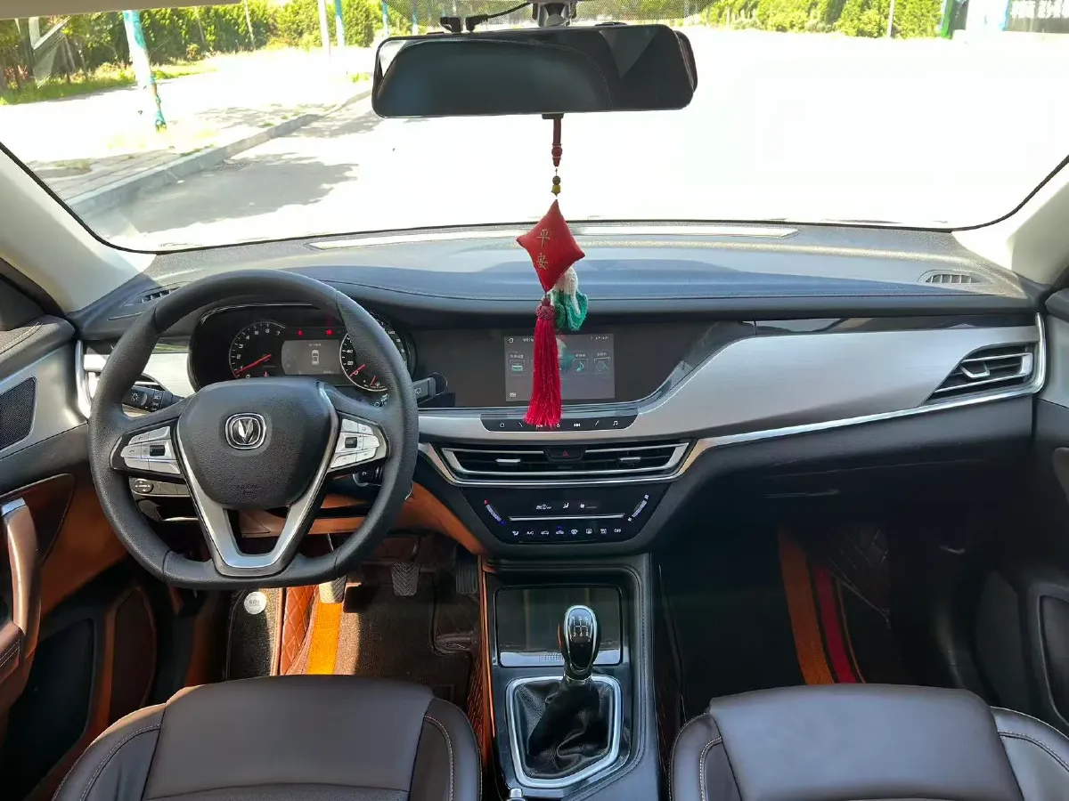 2019 ChangAn CS35 Plus 1.6L 128HP L4 5MT,autocango,china used car exporter,china ev exporter,chinese used car exporter,chinese used ev exporter