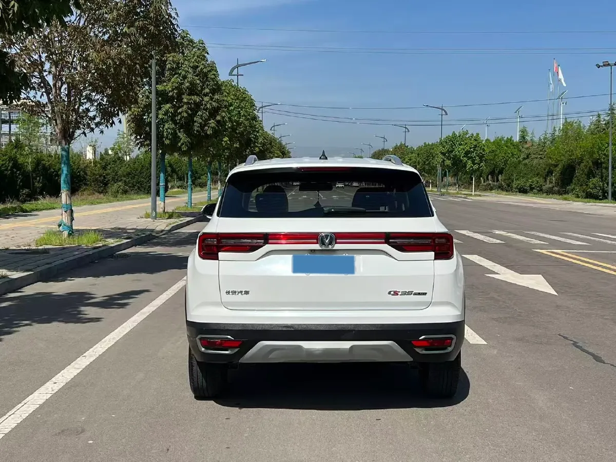 2019 ChangAn CS35 Plus 1.6L 128HP L4 5MT,autocango,china used car exporter,china ev exporter,chinese used car exporter,chinese used ev exporter