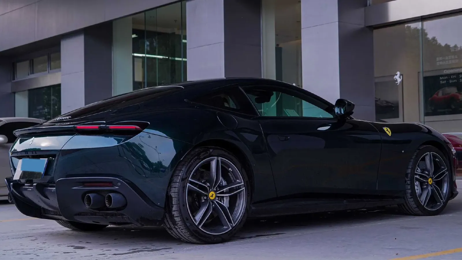 2020 Ferrari Roma 3.9T 620HP V8 8DCT,autocango,china used car exporter,china ev exporter,chinese used car exporter,chinese used ev exporter