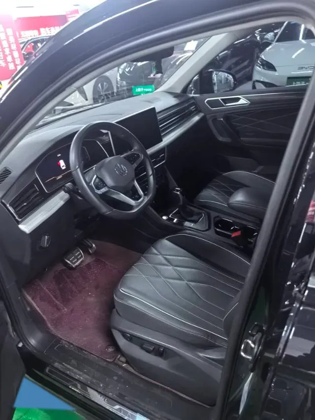 2024 Volkswagen Tiguan L 2.0T 186HP L4 7DCT,autocango,china used car exporter,china ev exporter,chinese used car exporter,chinese used ev exporter