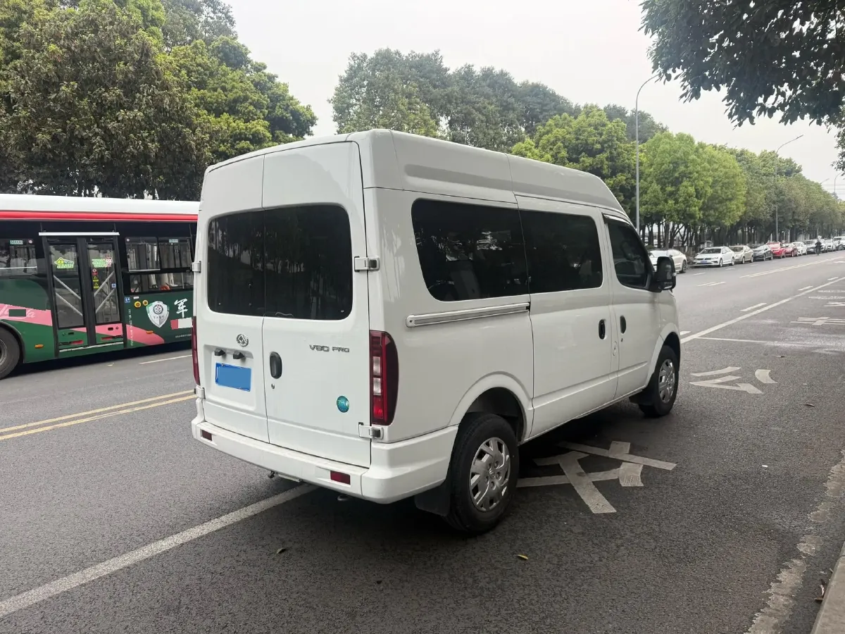 2023 MAXUS XinTu V80 2.0T 127HP L4 6MT,autocango,china used car exporter,china ev exporter,chinese used car exporter,chinese used ev exporter