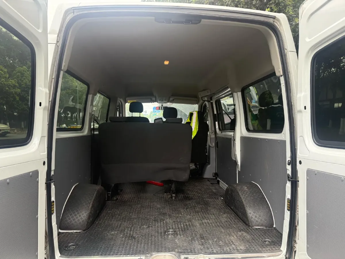 2023 MAXUS XinTu V80 2.0T 127HP L4 6MT,autocango,china used car exporter,china ev exporter,chinese used car exporter,chinese used ev exporter