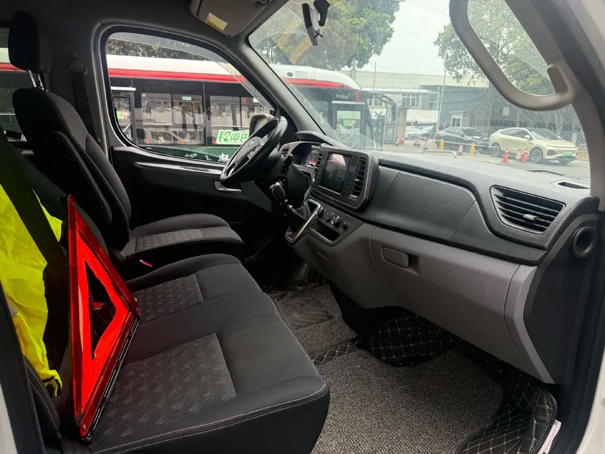 2023 MAXUS XinTu V80 2.0T 127HP L4 6MT,autocango,china used car exporter,china ev exporter,chinese used car exporter,chinese used ev exporter