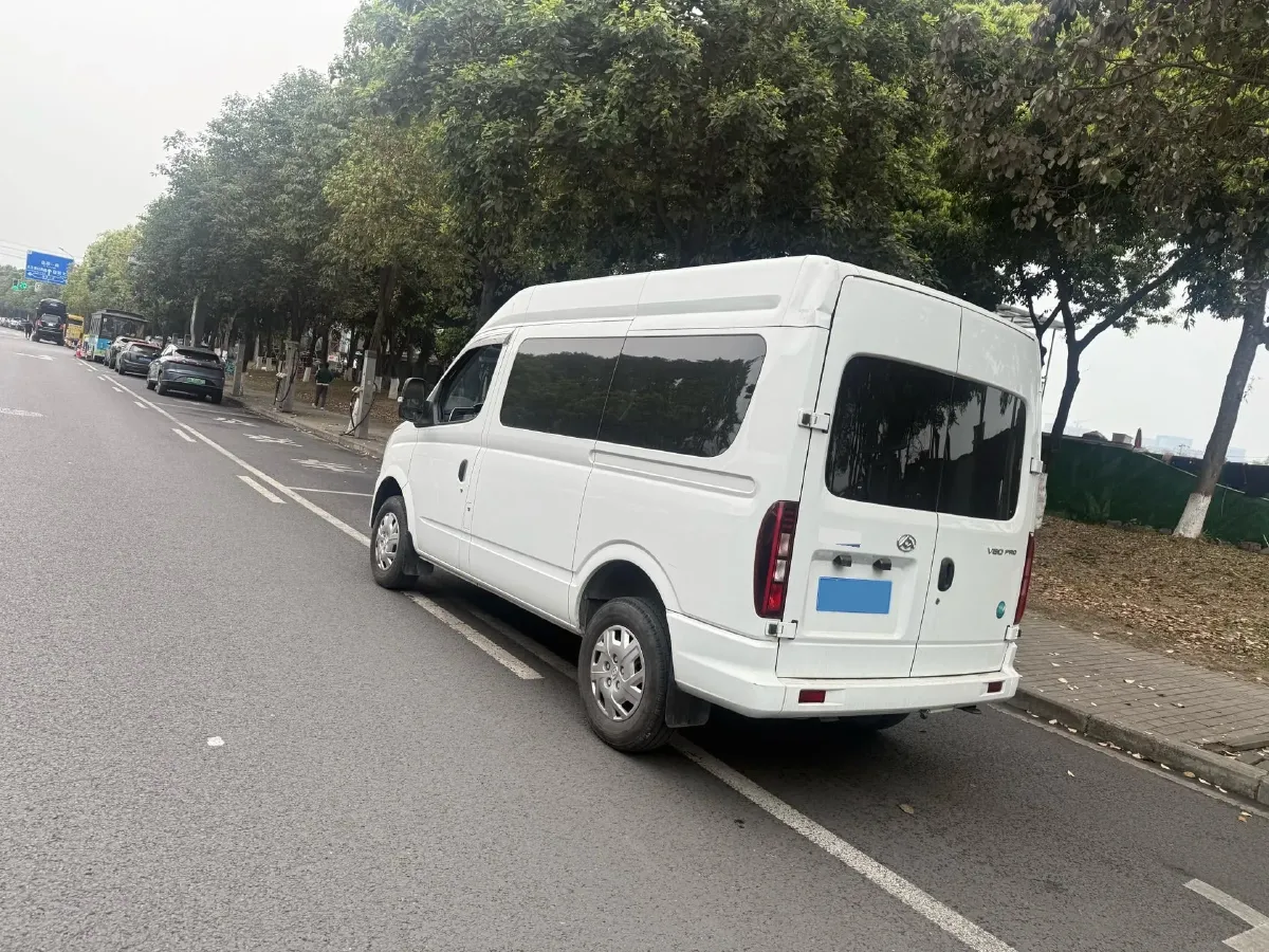 2023 MAXUS XinTu V80 2.0T 127HP L4 6MT,autocango,china used car exporter,china ev exporter,chinese used car exporter,chinese used ev exporter