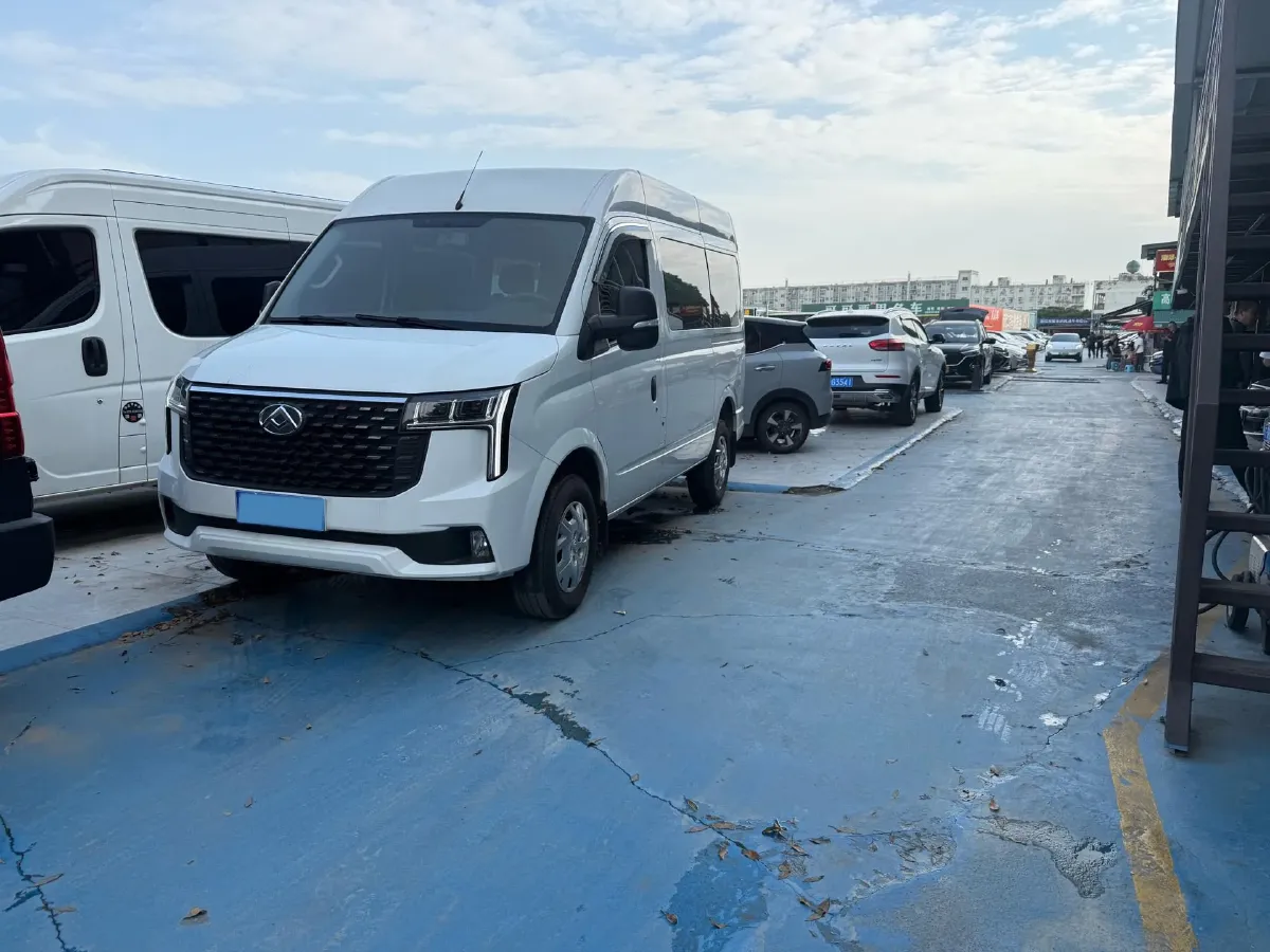 2023 MAXUS XinTu V80 2.0T 127HP L4 6MT,autocango,china used car exporter,china ev exporter,chinese used car exporter,chinese used ev exporter