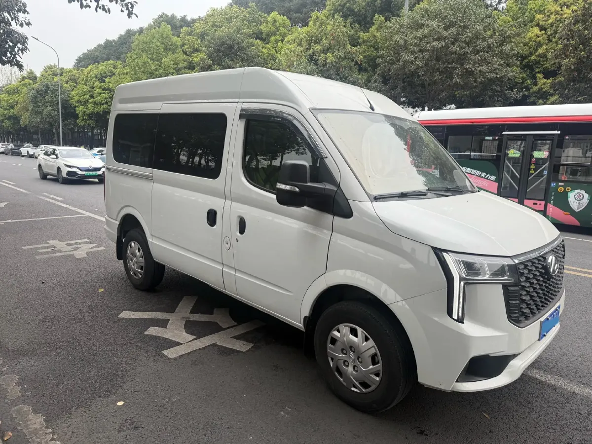 2023 MAXUS XinTu V80 2.0T 127HP L4 6MT,autocango,china used car exporter,china ev exporter,chinese used car exporter,chinese used ev exporter
