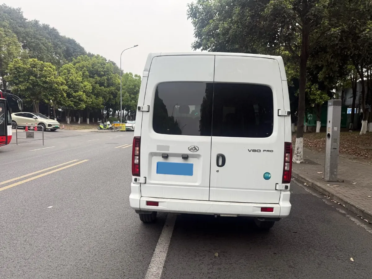 2023 MAXUS XinTu V80 2.0T 127HP L4 6MT,autocango,china used car exporter,china ev exporter,chinese used car exporter,chinese used ev exporter