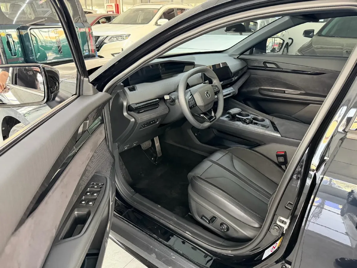 2025 ChangAn UNI-V 1.5T 192HP L4 7DCT,autocango,china used car exporter,china ev exporter,chinese used car exporter,chinese used ev exporter