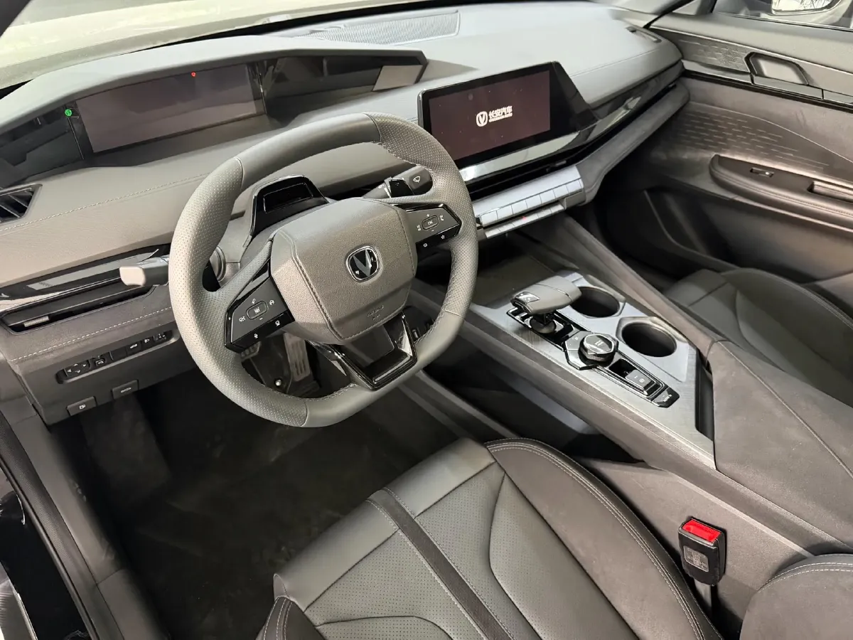 2025 ChangAn UNI-V 1.5T 192HP L4 7DCT,autocango,china used car exporter,china ev exporter,chinese used car exporter,chinese used ev exporter