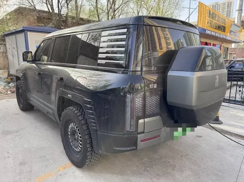 2023 YangWang U8 2.0T 272HP L4 REEV 49.05KWH,autocango,china used car exporter,china ev exporter,chinese used car exporter,chinese used ev exporter