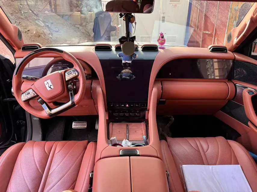 2023 YangWang U8 2.0T 272HP L4 REEV 49.05KWH,autocango,china used car exporter,china ev exporter,chinese used car exporter,chinese used ev exporter