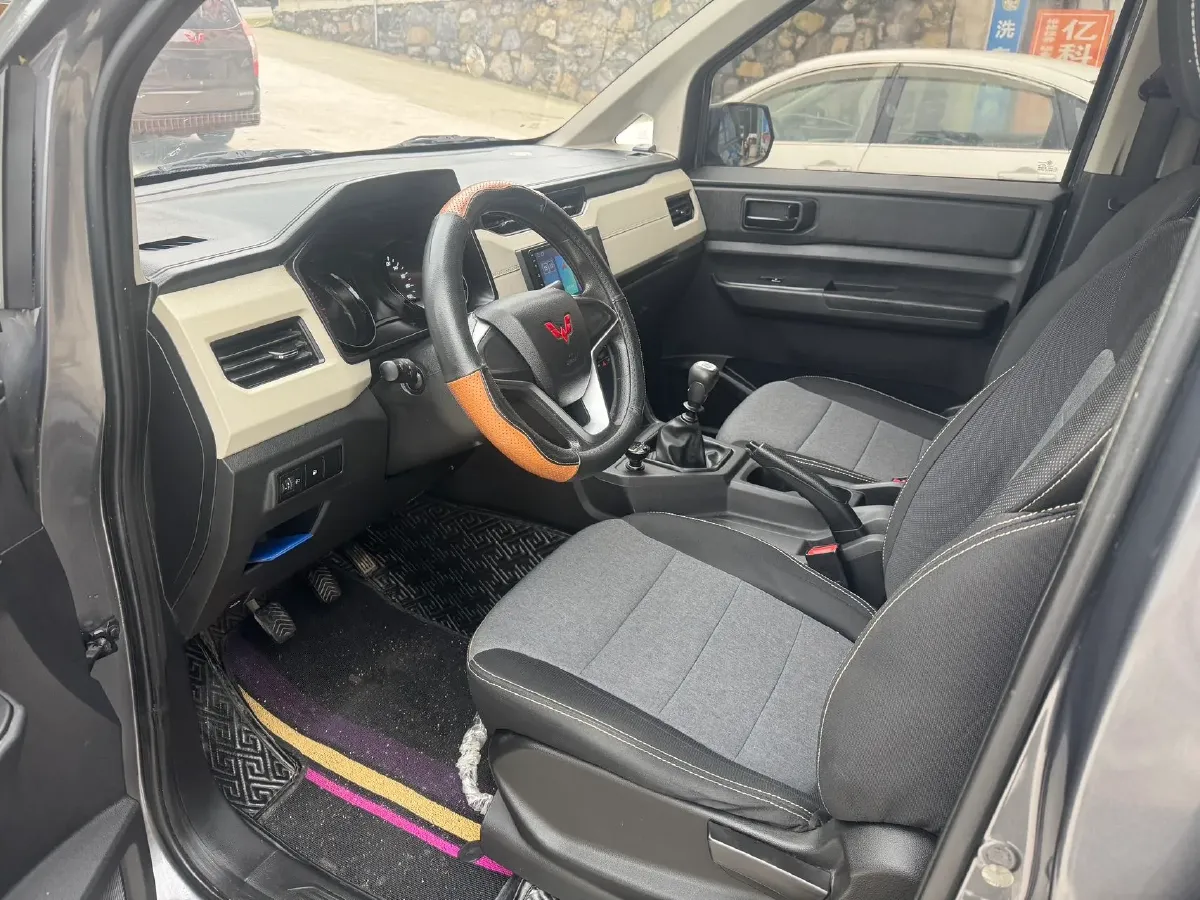 2021 WuLing ZhengChen 1.5T 147HP L4 6MT,autocango,china used car exporter,china ev exporter,chinese used car exporter,chinese used ev exporter