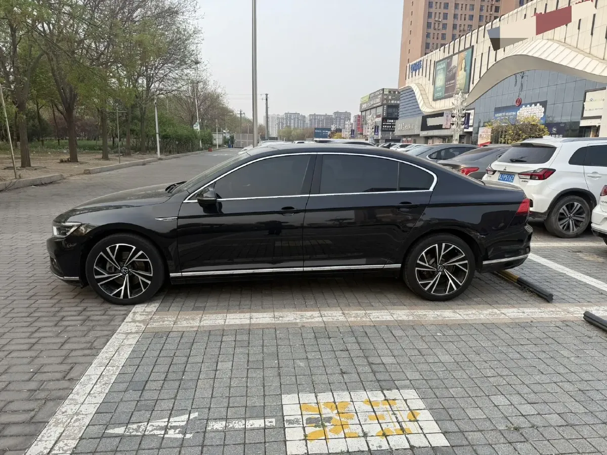 2020 Volkswagen Magotan 2.0T 220HP L4 7DCT,autocango,china used car exporter,china ev exporter,chinese used car exporter,chinese used ev exporter