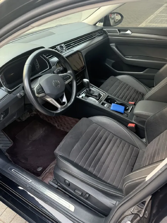 2020 Volkswagen Magotan 2.0T 220HP L4 7DCT,autocango,china used car exporter,china ev exporter,chinese used car exporter,chinese used ev exporter