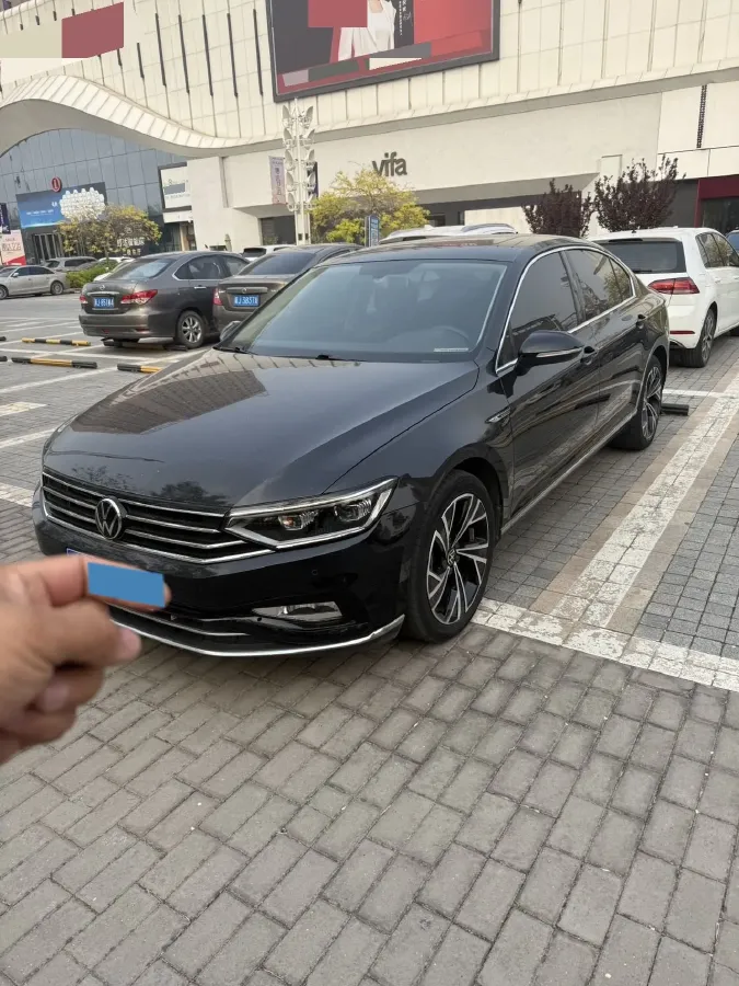 2020 Volkswagen Magotan 2.0T 220HP L4 7DCT,autocango,china used car exporter,china ev exporter,chinese used car exporter,chinese used ev exporter