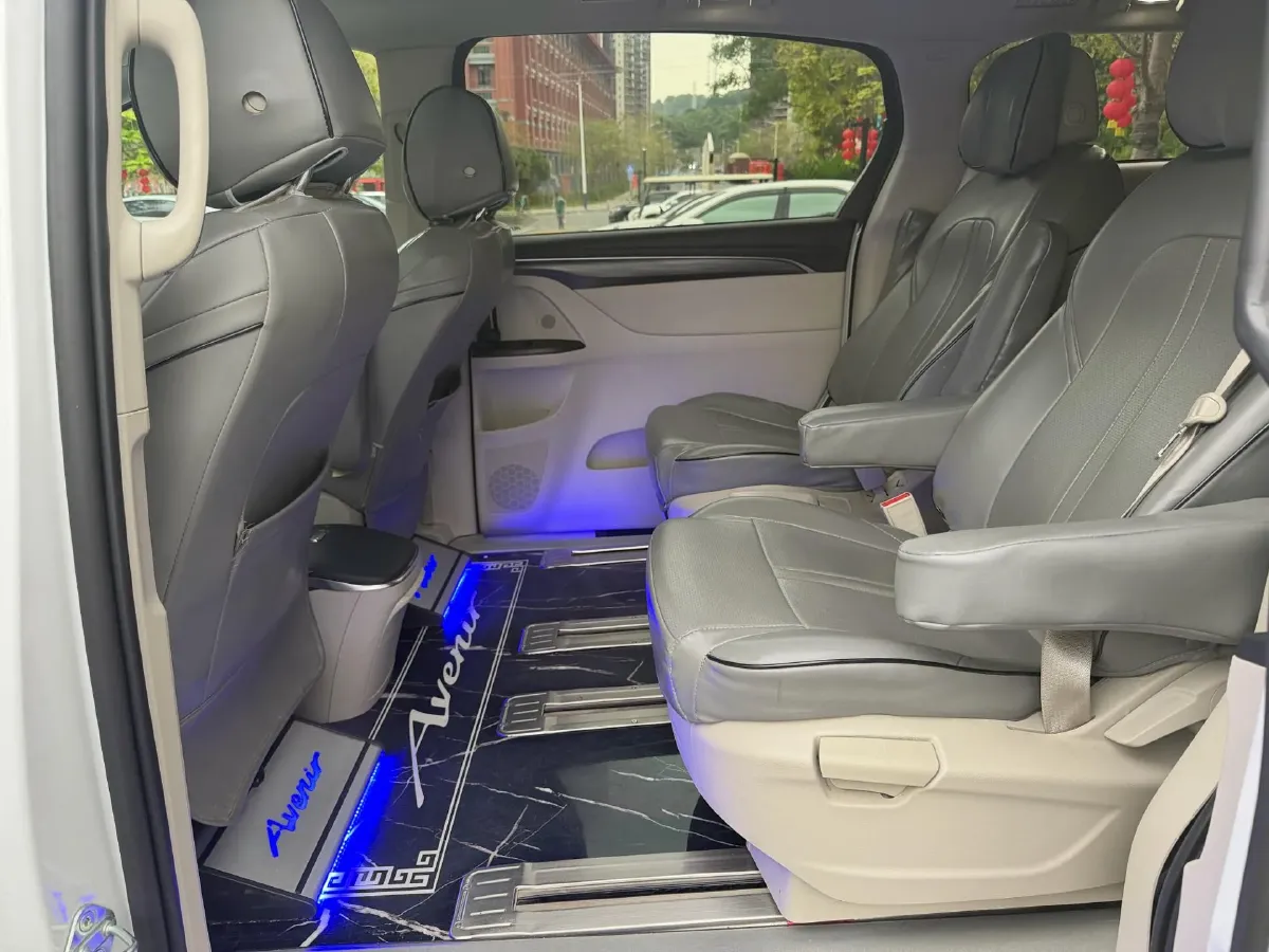 2023 Buick GL8 2.0T 237HP L4 9AT,autocango,china used car exporter,china ev exporter,chinese used car exporter,chinese used ev exporter