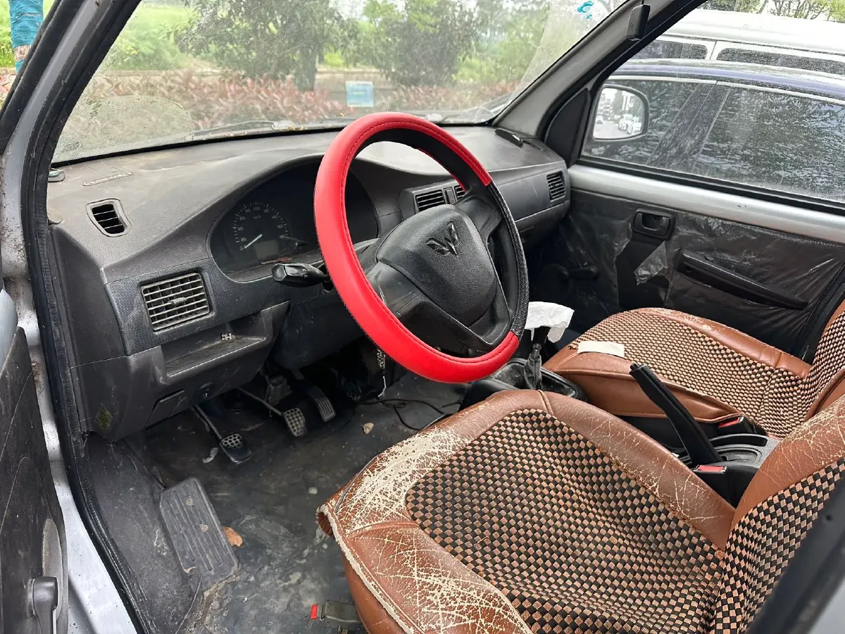 2012 WuLing RongGuang 1.5L 107HP L4 5MT,autocango,china used car exporter,china ev exporter,chinese used car exporter,chinese used ev exporter