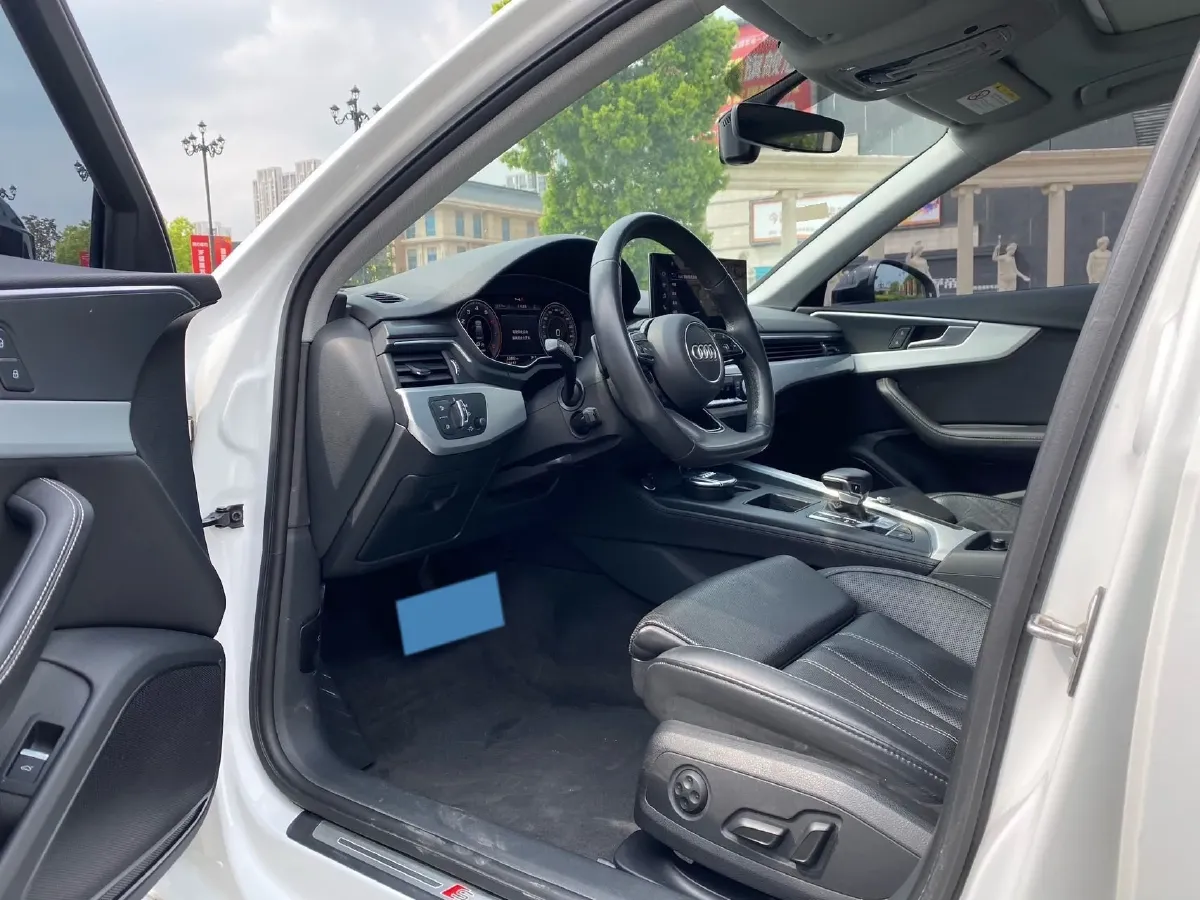 2022 Audi A4L 2.0T 190HP L4 7DCT,autocango,china used car exporter,china ev exporter,chinese used car exporter,chinese used ev exporter