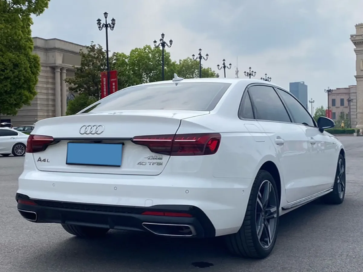 2022 Audi A4L 2.0T 190HP L4 7DCT,autocango,china used car exporter,china ev exporter,chinese used car exporter,chinese used ev exporter